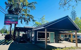 Riverfront Lodging